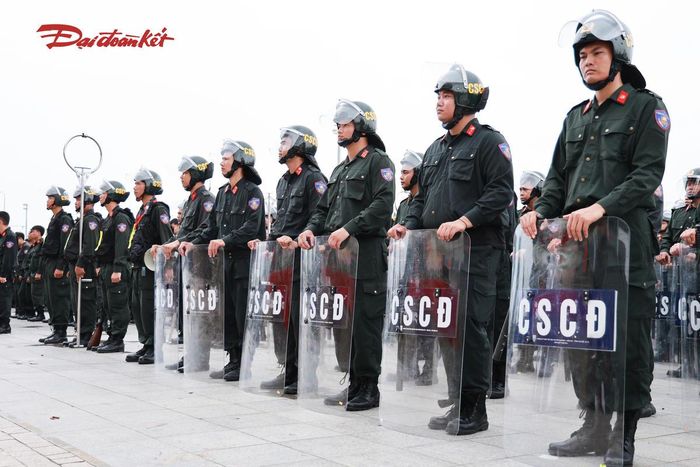 Trong suốt quá trình huấn luyện, công tác quản lý cán bộ, chiến sĩ được duy trì chặt chẽ. Nội quy, quy chế, chế độ huấn luyện và điều lệnh Công an nhân dân được quán triệt, thực hiện nghiêm túc. Ảnh: Quang Vinh.