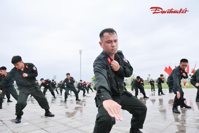 Ở nội dung võ thuật Công an nhân dân, 100% cán bộ, chiến sĩ đạt yêu cầu, trong đó tỷ lệ khá, giỏi đạt 70%. Ảnh: Quang Vinh.