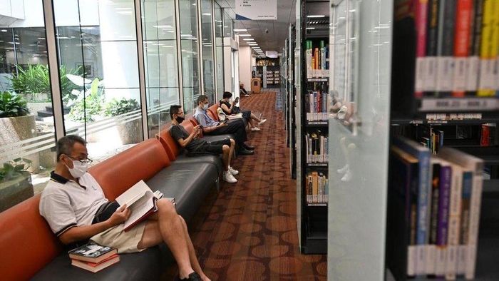  Chương trình đặc biệt này được triển khai trong bối cảnh khả năng tập trung và thói quen đọc sách có xu hướng giảm trên toàn thế giới. Ảnh: Straits Times. 