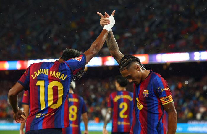 Barcelona thăng hoa ở giai đoạn đầu mùa.