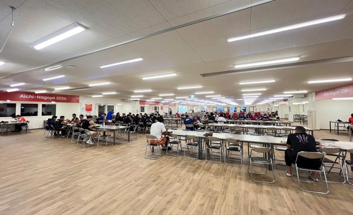  Vận động viên dùng bữa tại Athletes' Plaza Dining Hall, nơi phục vụ buffet liên tục từ 5h sáng đến 1h sáng hôm sau. Ảnh: Quý Lượng. 