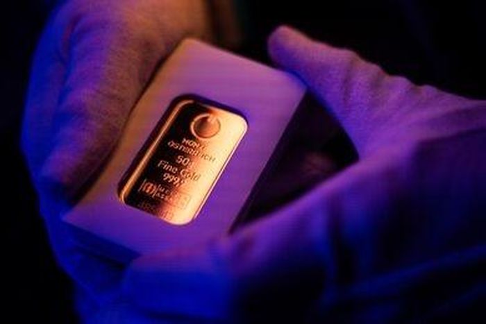  Giá vàng và dầu giảm, USD tăng giá sau động thái mới của Fed. Ảnh: Bloomberg. 