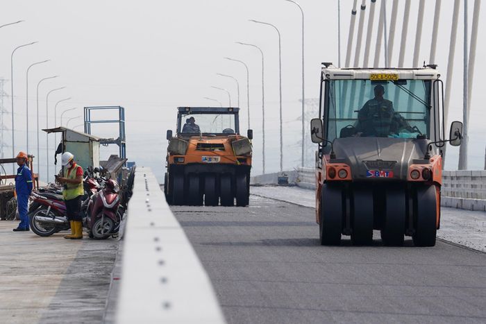  Các thông số kỹ thuật được giám sát chặt chẽ nhằm bảo đảm chất lượng mặt đường theo tiêu chuẩn thiết kế. 