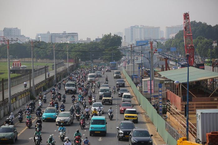  Một hướng qua Trường Chinh - Chế Lan Viên - Nguyễn Hữu Dật - Lê Trọng Tấn - Tân Kỳ Tân Quý - Trường Chinh. Hướng còn lại qua Trường Chinh - Hồ Đắc Di - Huỳnh Văn Gấm - Tân Kỳ Tân Quý - Trường Chinh. 