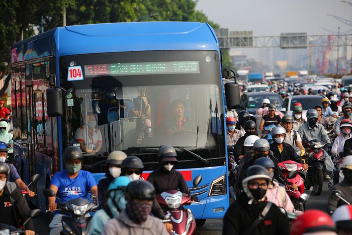 Nhiều tài xế xe buýt chạy trên tuyến đường này cho biết khu vực Trường Chinh - Cộng Hòa vốn là "nỗi ám ảnh" vì thường xuyên ùn tắc kéo dài. 