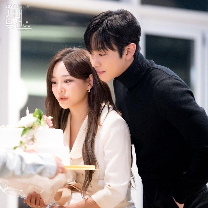  Kim Se-jeong và Ahn Hyo-seop trong A Business Proposal. Ảnh: Naver. 