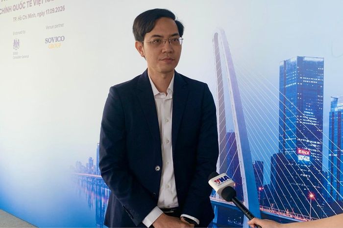 PGS.TS Nguyễn Hữu Huân, Phó chủ tịch Cơ quan Điều hành VIFC-HCMC, chia sẻ tại Diễn đàn ACCA - VIFC 2026, ngày 17/9. Ảnh: Thảo Liên. 
