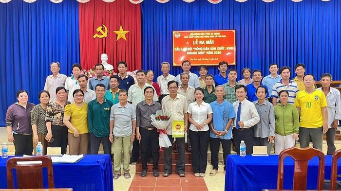 Lễ ra mắt Câu lạc bộ Sản xuất kinh doanh giỏi năm 2026 xã Phú Hòa