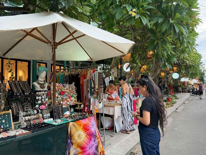 Các gian hàng thủ công tại chợ phiên