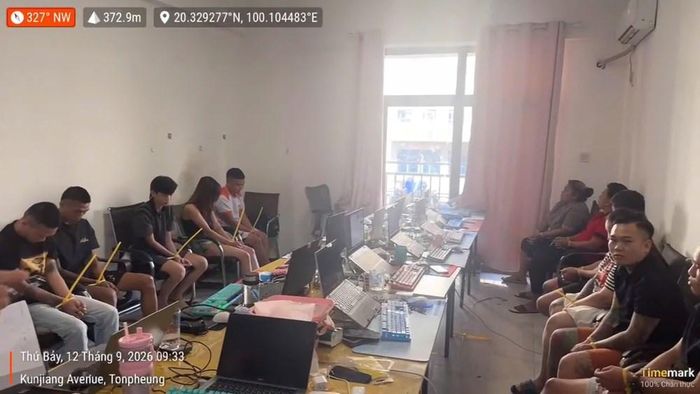 Các đối tượng cùng tang vật tại hiện trường thời điểm kiểm tra