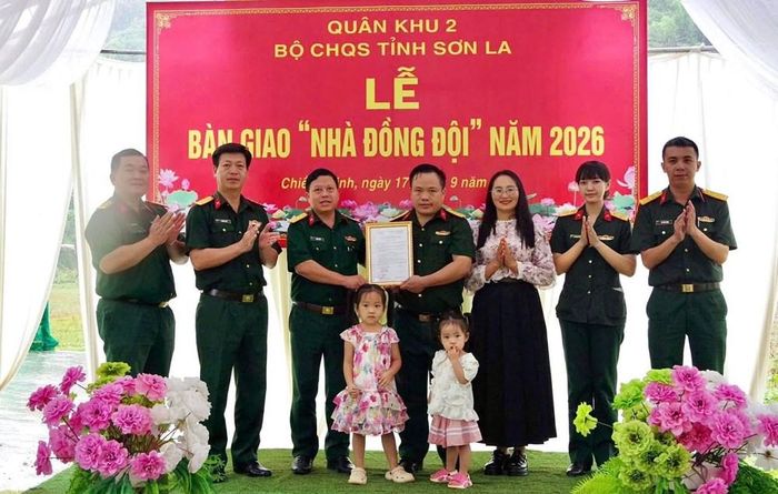 Việc hoàn thành ngôi nhà giúp gia đình Đại úy Tráng A Ký có nơi ở ổn định. Ảnh: Bộ CHQS tỉnh Sơn La