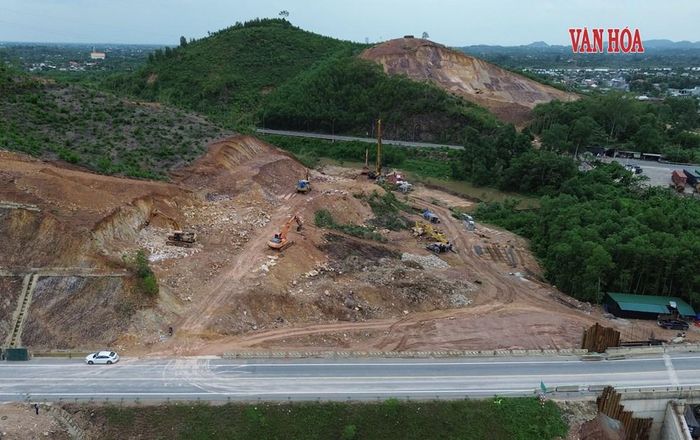 Đoạn nút giao Tỉnh lộ 12B vào cao tốc Cam Lộ - La Sơn đang chậm tiến độ. Ảnh: S.Thùy