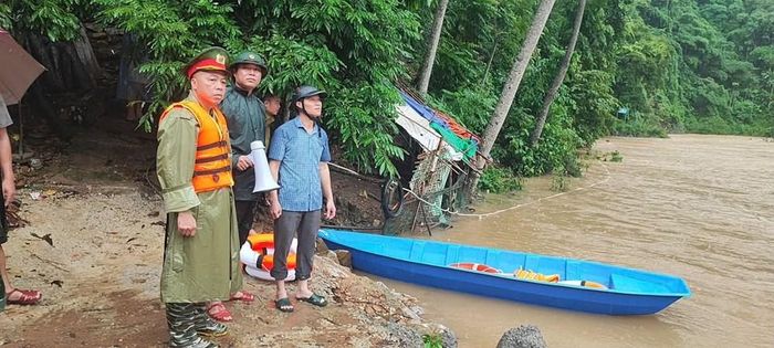 Nhiều trường học ở Nghệ An chưa thể đón học sinh do mưa gây ngập