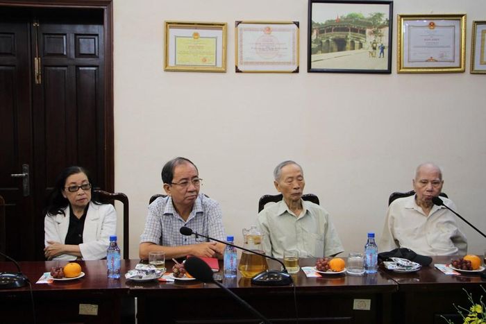 Các thế hệ cán bộ, phóng viên Báo Văn Hóa tại buổi gặp mặt