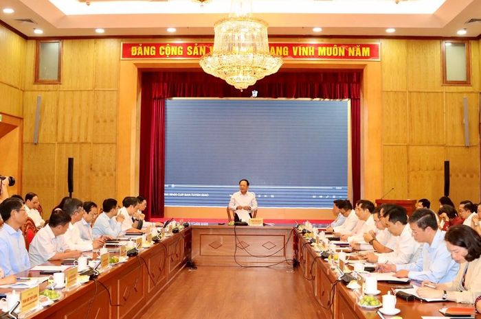 Quang cảnh buổi làm việc