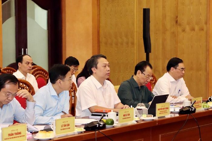 Các đại biểu tham dự buổi làm việc