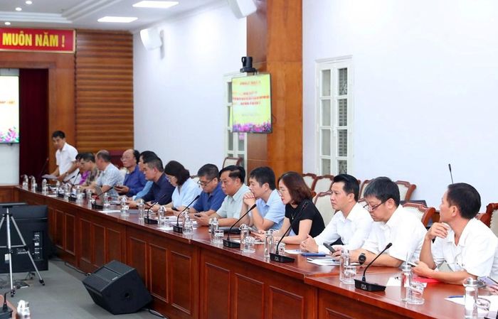 Các đại biểu dự buổi làm việc