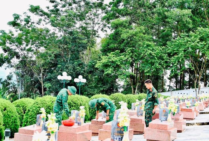Trong “Chiến dịch 500 ngày đêm”, các lực lượng chức năng đã hoàn thành lấy mẫu tại 911 phần mộ chưa xác định thông tin ở Nghĩa trang liệt sĩ Tông Khao, phục vụ giám định ADN và xác định danh tính liệt sĩ. Ảnh: Sở Nội vụ Điện Biên