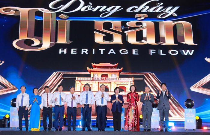  Các đại biểu thực hiện nghi thức khai mạc Festival Thăng Long - Hà Nội lần thứ hai - năm 2026. Ảnh: Khánh Hoà - TTXVN 