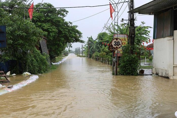 Khu vực trũng thấp bị ngập lụt tại xã Xuân Mai (Hà Nội). Ảnh: Nguyễn Cúc - TTXVN