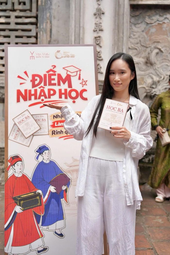Du học sinh Huyền Ngô - hào hứng khi được hóa thân thành Giám sinh Quốc Tử Giám