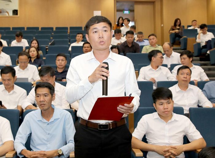 Các cử tri phát biểu ý kiến tại Hội nghị