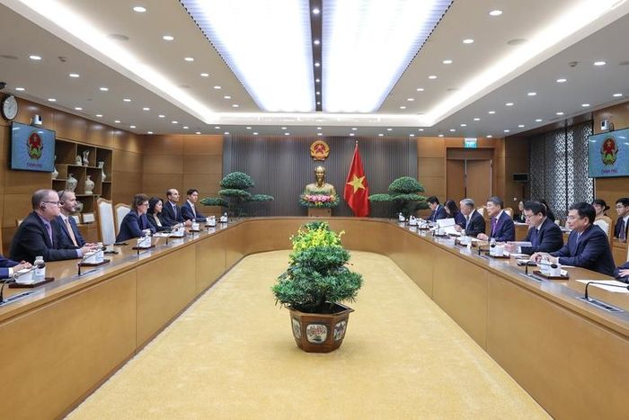 Thủ tướng tin tưởng, với sự hợp tác của FTSE Russell và các đối tác toàn cầu, TTCK Việt Nam sẽ phát triển hơn nữa, không chỉ duy trì mức xếp hạng, mà còn thực sự vươn tầm khu vực - Ảnh: chinhphu.vn/Nhật Bắc