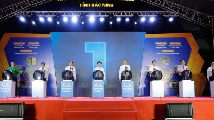 Bấm nút khai mạc Hội chợ Công thương khu vực phía Bắc-Bắc Ninh 2026. (Ảnh: TĐ)
