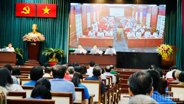 Những buổi tiếp xúc cử tri thường xuyên được tổ chức thật sự là diễn đàn quan trọng để những tâm tư, nguyện vọng của người dân, những thực tiễn sinh động được đưa tới trực tiếp những người, những cơ quan có thẩm quyền để kịp thời giải quyết, đáp ứng nguyện vọng của người dân, tăng thêm niềm tin của người dân vào Đảng, Nhà nước, vào chính quyền, tạo sự đồng thuận trong xã hội.