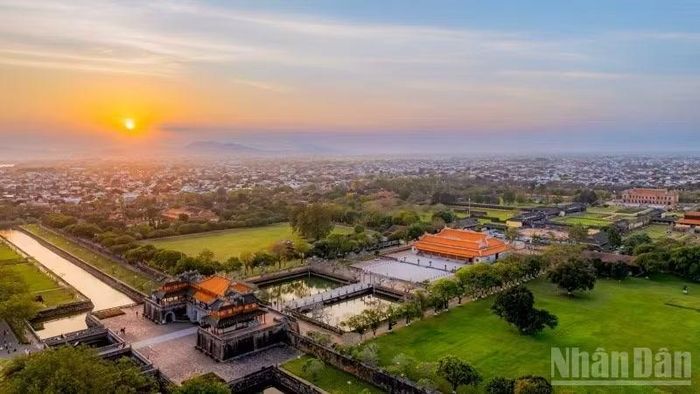 Toàn cảnh khu Hoàng thành Huế, một trong các điểm hấp dẫn du khách trong và ngoài nước. (Ảnh: DƯƠNG QUANG TIẾN)
