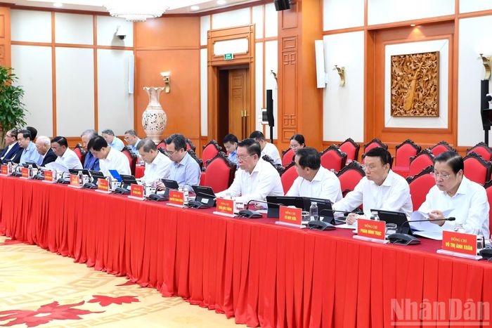 Các đồng chí lãnh đạo, nguyên lãnh đạo Đảng, Nhà nước tham dự cuộc làm việc.