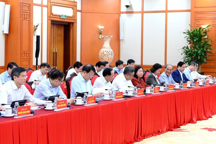 Các đồng chí lãnh đạo, nguyên lãnh đạo Đảng, Nhà nước tham dự cuộc làm việc.
