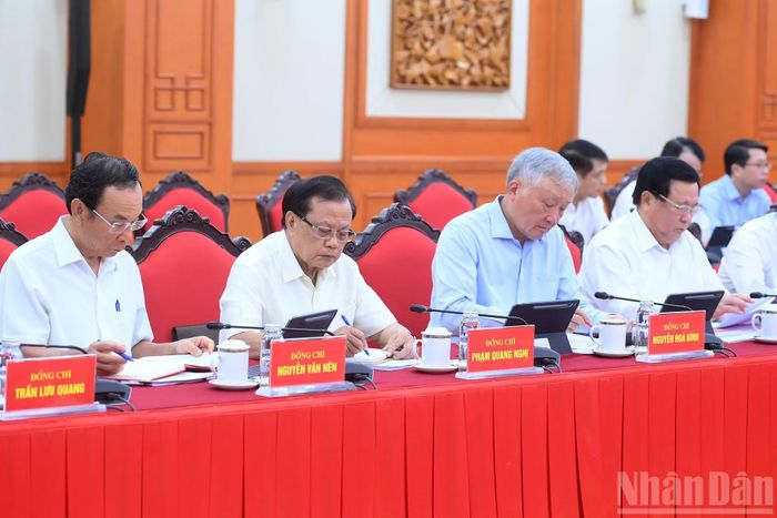 Các đồng chí lãnh đạo, nguyên lãnh đạo Đảng, Nhà nước tham dự cuộc làm việc.