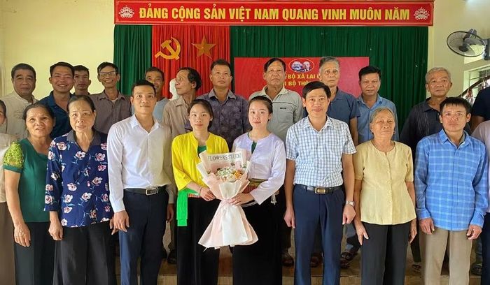 Đảng bộ xã Lai Đồng tổ chức kết nạp đảng viên cho đoàn viên ưu tú là người dân tộc tại Chi bộ thôn, bản trong xã. (Ảnh: NGỌC LONG)