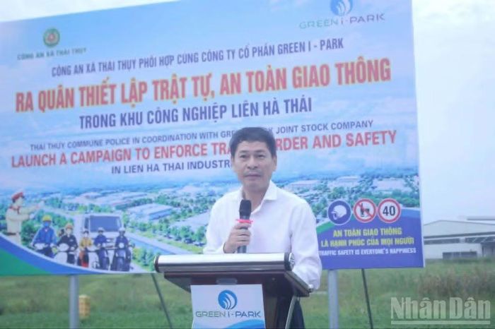 Ông Lê Đình Đáp, Phó Tổng Giám đốc Công ty cổ phần Green i-Park phát biểu tại lễ ra quân. (Ảnh: MAI TÚ)