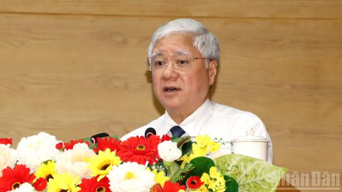 Đồng chí Đỗ Văn Chiến, Ủy viên Bộ Chính trị, Phó Chủ tịch Thường trực Quốc hội phát biểu chỉ đạo tại hội nghị. (Ảnh: THIÊN VƯƠNG)