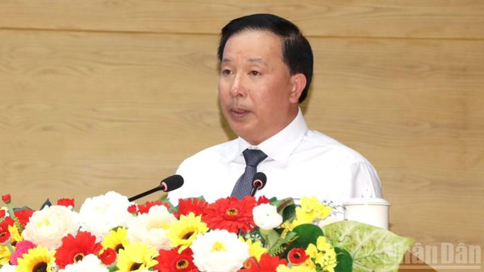 Phó Bí thư Thành ủy, Chủ tịch Ủy ban nhân dân thành phố Đồng Nai Nguyễn Văn Út phát động đợt cao điểm 100 ngày lan tỏa mô hình “Bình dân học vụ số”. (ẢNH: THIÊN VƯƠNG)