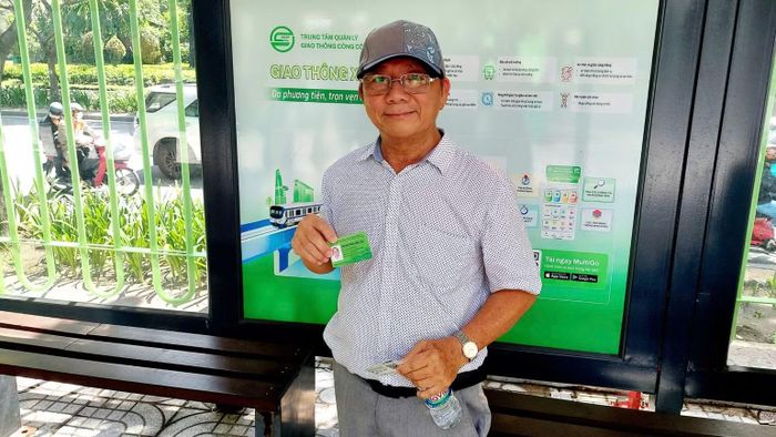 Người dân thành phố có thể sử dụng Thẻ giao thông công cộng đi lại đối với hơn 134 tuyến xe buýt được hỗ trợ 100% giá vé và tuyến Metro số 1. (Ảnh: QUÝ HIỀN)
