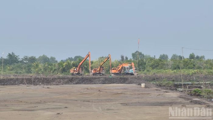 Trang thiết bị đưa vào hoạt động tại lễ động thổ Khu công nghiệp Tân Phước 1.