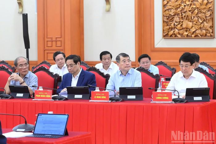 Các đồng chí lãnh đạo, nguyên lãnh đạo Đảng, Nhà nước tham dự phiên họp. (Ảnh: ĐĂNG KHOA)