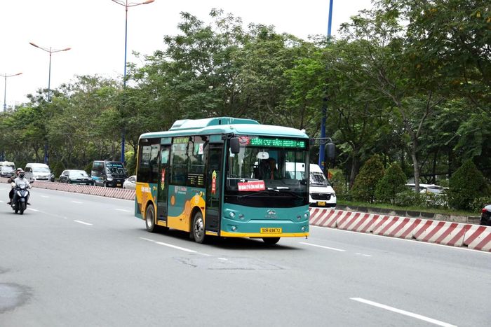 Thành phố Hồ Chí Minh đang thực hiện chính sách miễn phí cho người dân khi đi xe buýt. (Ảnh: QUANG QUÝ)