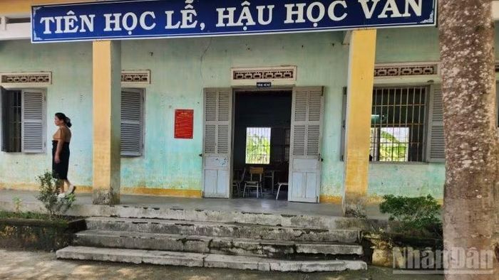 Tình trạng xuống cấp tại Trường tiểu học Diên Lâm phân hiệu Phú Cốc. (Ảnh: VŨ TÂN)