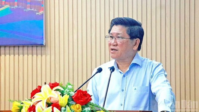 Phó Chủ tịch Ủy ban nhân dân tỉnh Cà Mau Lê Văn Sử phát biểu tại hội thảo. (Ảnh: HỮU TÙNG)