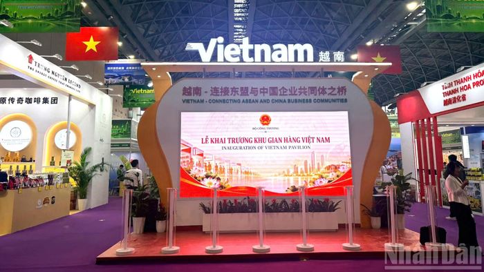 Khai trương gian hàng Việt Nam tại CAEXPO 2026.