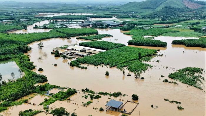 Do ảnh hưởng của mưa lũ, trên địa bàn tỉnh Nghệ An xuất hiện nhiều điểm ngập sâu, sạt lở gây chia cắt giao thông. Ảnh: CTV