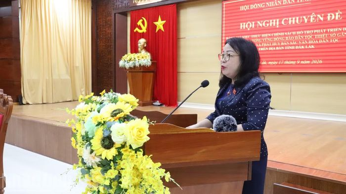 Phó Bí thư Thường trực Tỉnh ủy, Chủ tịch Hội đồng nhân dân tỉnh Đắk Lắk Cao Thị Hòa An phát biểu tại hội nghị. (Ảnh: CÔNG LÝ)