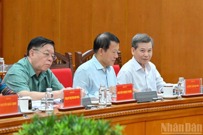 Các đại biểu tham dự cuộc họp.