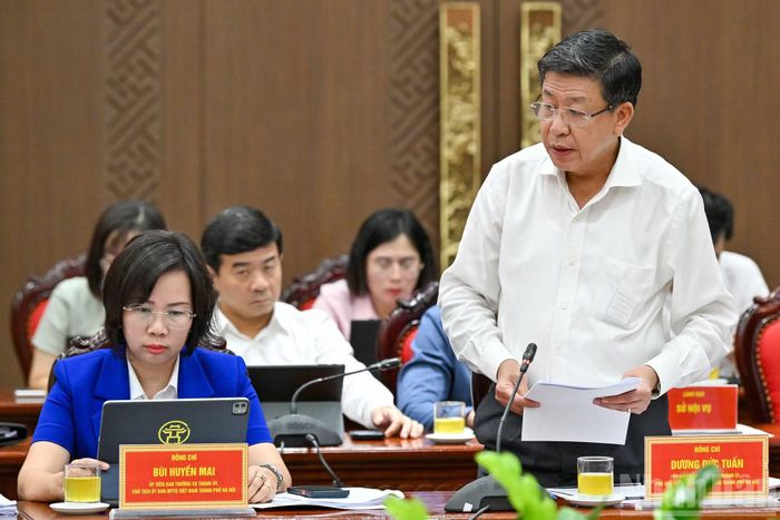 Phó Chủ tịch Thường trực Ủy ban nhân dân Thành phố Hà Nội Dương Đức Tuấn phát biểu tại hội nghị.
