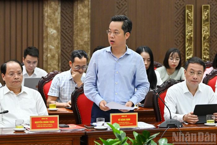 Trưởng Ban Tổ chức Thành ủy Hà Nội Vũ Đăng Định phát biểu tại hội nghị.
