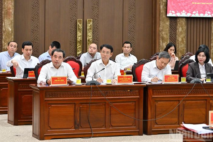  Bí thư Thành ủy Hà Nội Trần Đức Thắng và Ban Thường vụ Thành ủy Hà Nội﻿ dự hội nghị. 